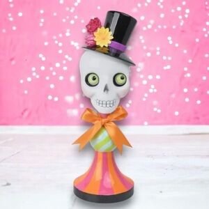 NIB December Diamonds Quirky Skull Pedestal